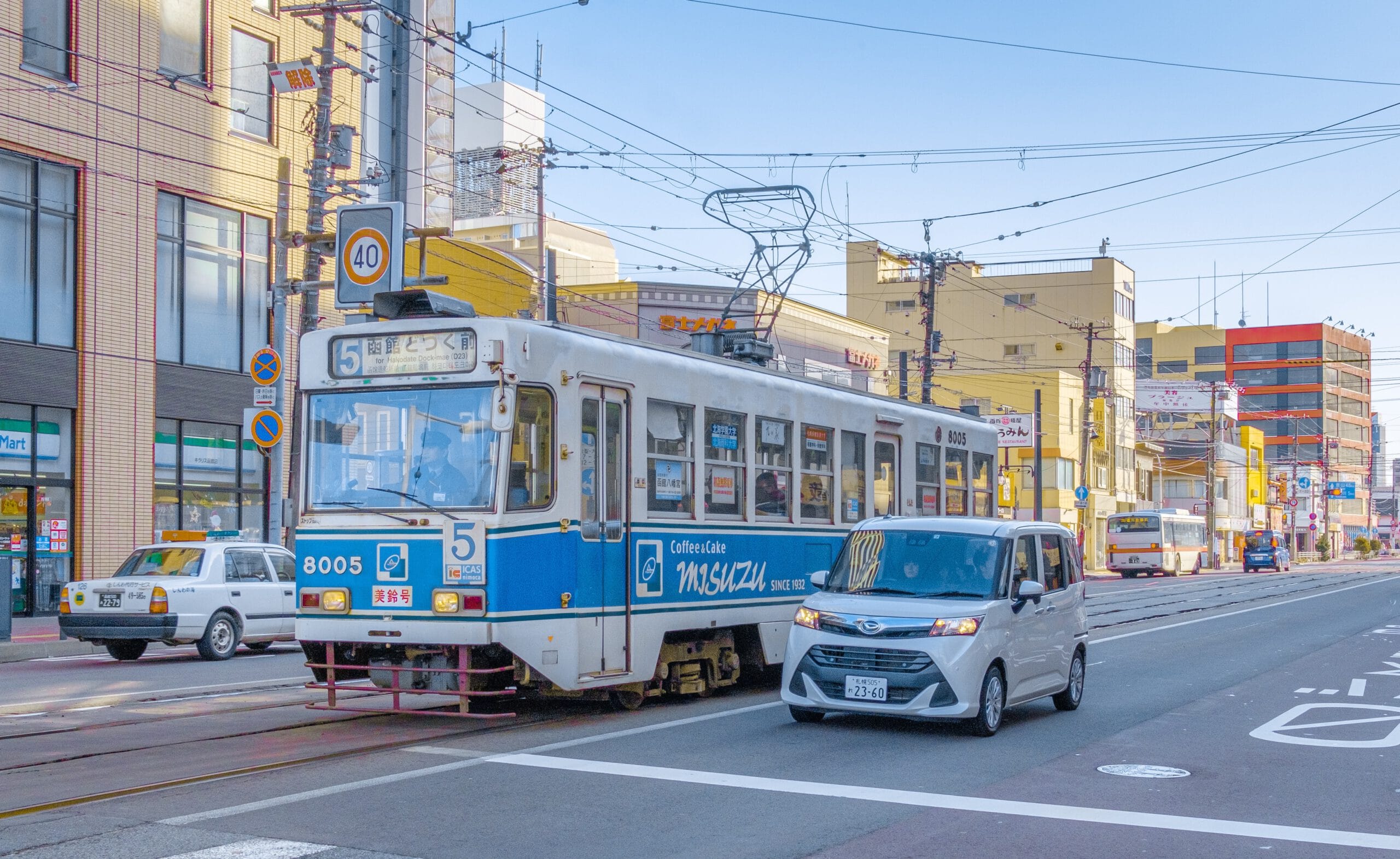 japan-hakodate-straat-tram-spoor-winkels
