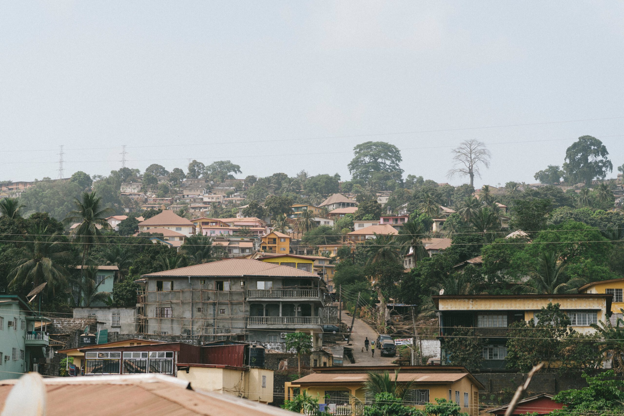 sierre leone-freetown-stad-huizen-landschap