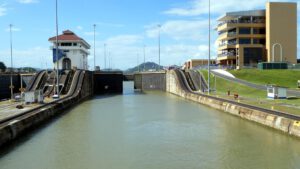 Panama-Kanaal-Cruise-Schip-Sluis