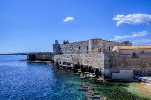 Italie-Siracusa-zee-kasteel