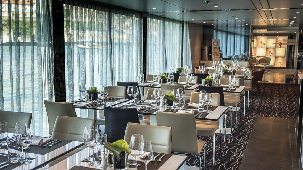 emerald-cruises-emerald-dawn-radiance-restaurant