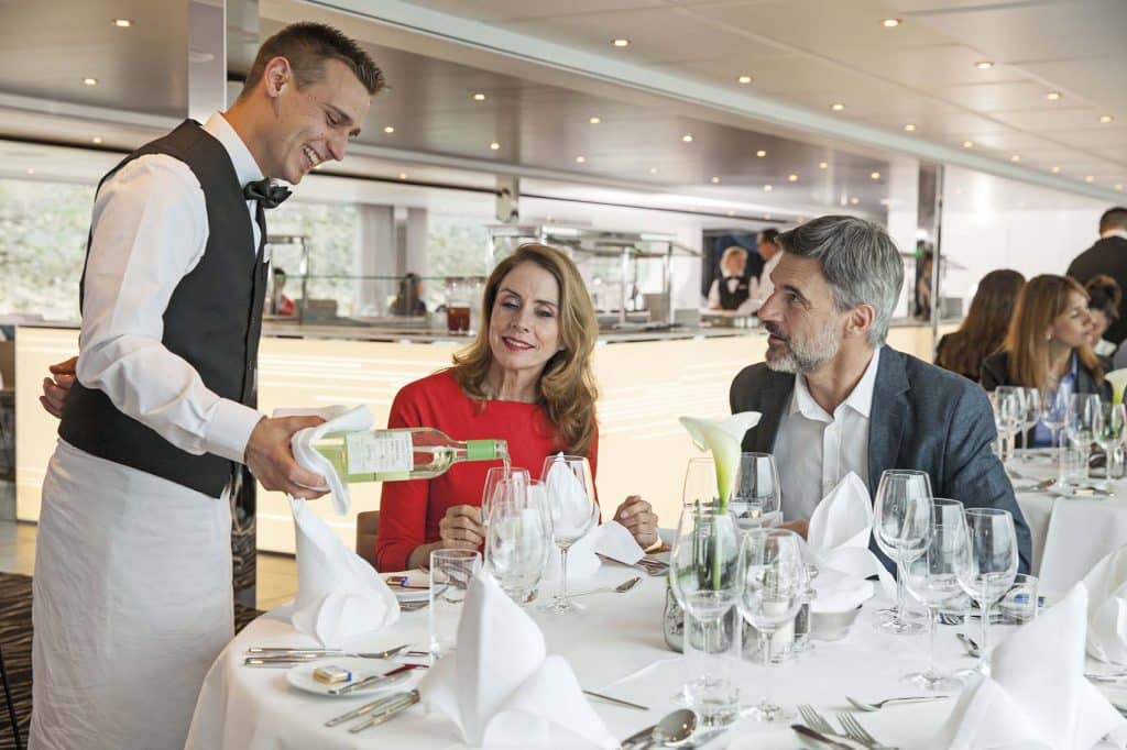 emerald-cruises-emerald-destiny-restaurant