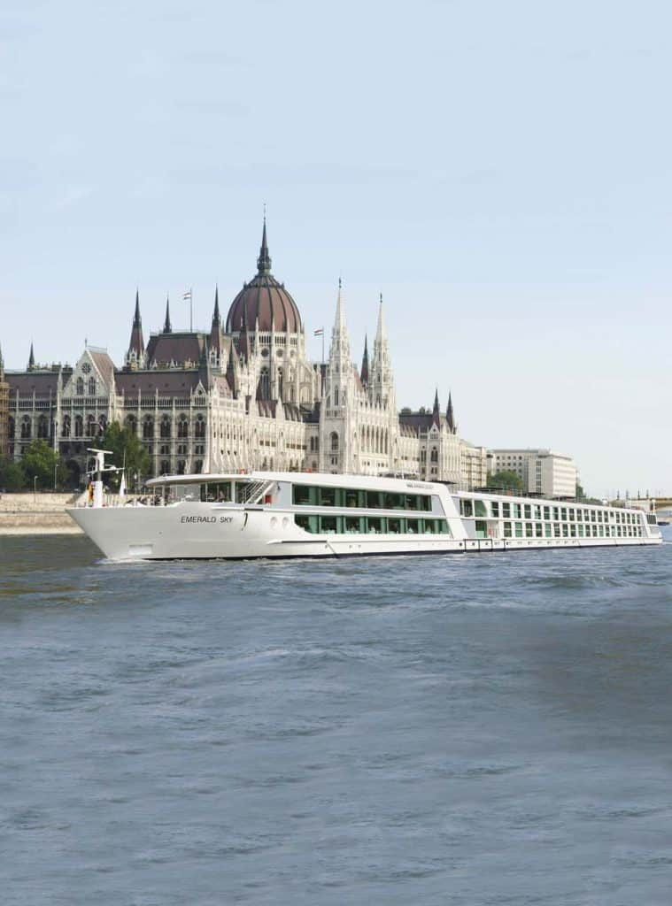 emerald-cruises-emerald-sky-budapest