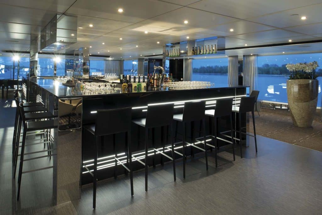 emerald-cruises-emerald-star-horizon-bar-and-lounge