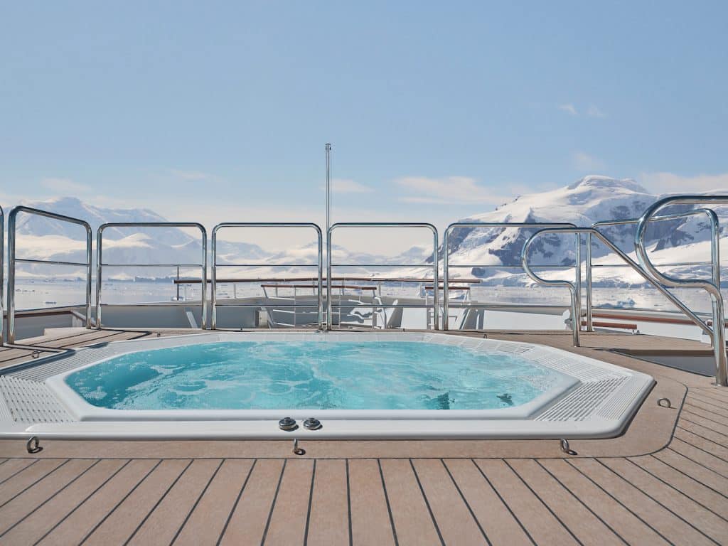 SilverEndeavour-Whirpool-