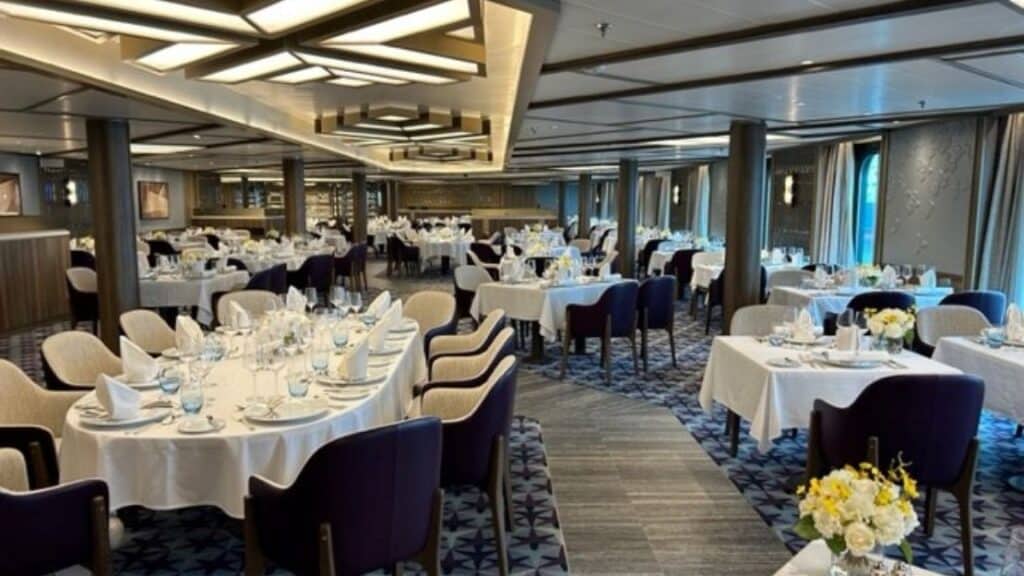 Main ding room Seabourn Venture